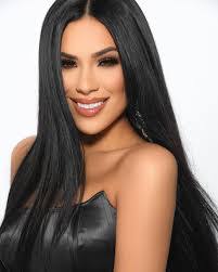 Amelia Collins's Instagram, Twitter & Facebook