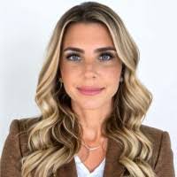 Kerri Brady's Instagram, Twitter & Facebook