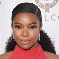 A bevy of easy hairstyles to ensure your stubborn curls stay on their best behavior, from our favorite naturally curly influencers. 10 Easy Hairstyles For Natural Hair You Can Do At Home Ipsy