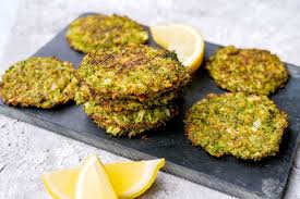 Brokkoli Taler Mit Parmesan Ein Gesunder Snack Fur Kinder Rezept Gesunde Snacks Rezepte Mit Brokkoli Gesunde Rezepte