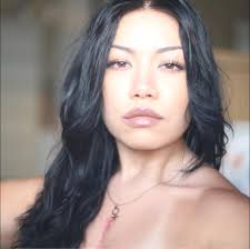 Kristen Bell and Leighton Meester have a 'Gossip Girl' reunion at the  #SAGAwards. 🤣