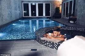 Browse 7,141 perrie edwards stock photos and images available, or start a new search to explore more stock. Perrie Edwards And Alex Oxlade Chamberlain Moving To Sir Alex Ferguson S Road Aktuelle Boulevard Nachrichten Und Fotogalerien Zu Stars Sternchen