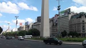 Located in the plaza de la república in the intersection of avenues corrientes and 9 de julio, it was erected in 1936 to commemorate the quadricentennial of the first foundation of the city. Obelisco De Buenos Aires E Inscripcion Hd 03 04 2010 Youtube