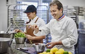 Christian Camprini Chocolatier Meilleur Ouvrier De France A Valbonne Et Cannes Ouvrier Cannes France