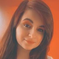 Holly Mraz's Instagram, Twitter & Facebook