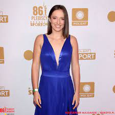 Reached the third round of the canadian open and the fourth round in the french open. Iga Swiatek On Twitter Gdybyscie Wy Kibice Nie Odebrali Mojego Wyniku Tak Intensywnie I Pozytywnie Nie Wiem Czy Znalazlabym Sie Na Gali Mistrzow Sportu Ta Statuetka Wiele Dla Mnie Znaczy Bo