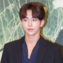 Transformasi rambut seleb cowok yang bikin gemes net z sumber : 12 Gaya Rambut Pria Korea Yang Disukai Wanita Modern