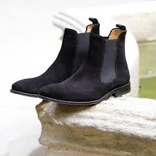 Aujourd'hui, les bottines chelsea pour homme se déclinent en de nombreuses couleurs, mais en noir, les chelsea boots homme restent le. Chelsea Boots Homme Cuir Noir Jules Jenn