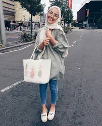 Termasuk perkembangan fashion untuk para wanita muslim yang menggunakan hijab. 8 Style Kemeja Dan Hijab Kekinian Untuk Wanita Pendek Womantalk