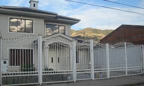 Los portones de hierro para frentes de casas te ofrecerán lo que necesitas para proteger tu hogar. Metalmecanica On Twitter Portones En Hierro Forjado Siguenos En Facebook A Metalmecanicaypinturasduque Whatsapp 0993733883 Http T Co Qecdgmeq4l