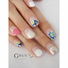 eyelash nail salon grus on instagram grusのartサンプルをお選びに フォルムもフレンチラインも丸みがあって ころんころん感が これまた長いお指にめちゃお似合い nails eyelashes nail salon