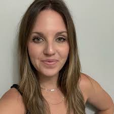 What are some scenic spots and waterfalls near Maggie Valley?