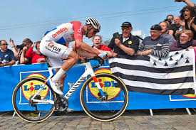 Mathieu van der poel fiets. Van Der Poel Baalt Van Gebroken Wiel Wielrennen Telegraaf Nl