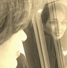 Através del cristal de Karly