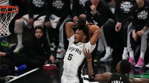 Stephon Castle 'faz chover', Spurs batem Timberwolves fora de casa e avançam para a final da Conferência Oeste na NBA