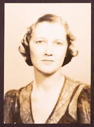 Nellie Curtis's Instagram, Twitter & Facebook