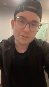 Is anybody out there ? , I wanna learn to put perfection aside and not  worry about how I look , or if I have a double chin when I sing, or even if  I nail every single note correctly. I wanna start ...