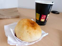 Pandebono Relleno De Bocadillo De Guanabana Buenisimo Colombia Recetas Para Cocinar Almuerzos Pan De Queso