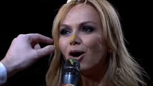 Eliana come esperma de peixe