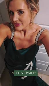 Black tie ready💚🖤👠🖤💚#blacktie #weddingvibes #glam