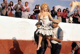 Fotos de sus looks a lo largo de su carrera. Weirdland Tv Auf Twitter Yeah In Some Countries It Was Called Jewellers Of The Moonlight Or The Moonlight Jewellers