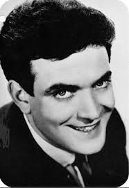 Pour le moment de bonheur d'aujourd'hui, Pierre Marcotte a choisi de  célébrer le réalisateur René Gilbert, qui a eu une grande importance dans  sa carrière. René ne se doutait pas qu'il allait