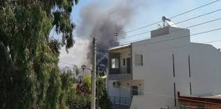 Μοναχοί και πυροσβέστες στη μάχη με τις φλόγες. Aspropyrgos Fwtia Se Bytioforo Me Propanio Pelop Gr