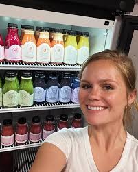 Und wenn man bedenkt, dass das alles natürliche Farben aus Obst und Gemüse  sind!!! Ich bin verliebt! Komm heute vorbei, ich werde bis 17 Uhr hier sein  und Saft singen!!! 💞