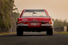 Mercedes Benz 230sl Rear In 2020 Mercedes Benz Mercedes Classic Mercedes