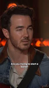 Three generations of the Wilson family -- Brian, Wendy, Carnie, and  daughter Lola -- join Kelly to perform the Beach Boys "God Only Knows"  together for the first time EVER! 💗