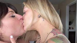 LONG Video with REAL Lesbian Couple Kissing with Tongue and Moaning -  Pornhub.com
