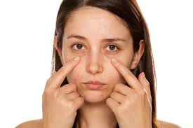 The best way to do this is to preserve the hydrolipidic layer that's still there, and to use products that can fill in the holes until your hormones settle down. Under Eye Dark Circles And Puffiness In Pregnancy The Moms Co