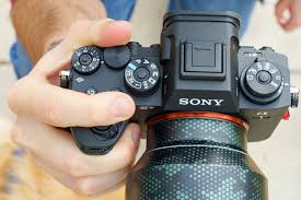 Sony continues to challenge the limits of conventional imaging tools with innovative technology that delivers an unprecedented combination of resolution and speed plus intuitive operation. Sony Alpha 1 Schon Ausprobiert Ein Meilenstein Photoscala