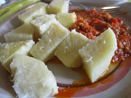 L Akpessi Est Un Plat Traditionnel Ivoirien Fait Avec La Banane Plantain L Huile Rouge Et Recettes De Cuisine Recettes De Cuisine Africaine Cuisine Africaine