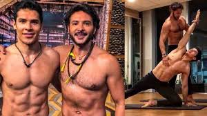 Mas de 30 años dedicados a la enseñanza de la yoga. Mundo Alejandro Maldonado El Famoso Maestro De Yoga Sale Del Closet Como Gay Y Comparte Fotos Con Su Novio Noticias Lgbt De Ecuador E Hispanoamerica