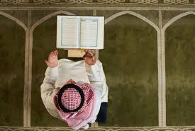 Sesudah sholat fardhu sebagai wirid dengan cara istiqomah dan ikhlas. Apa Saja Manfaat Membaca Surat Al Fatihah 100 Kali