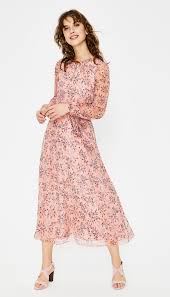 Das rote kleid zu kombinieren ist denkbar einfach. Das Perfekte Outfit Fur Den Hochzeitsgast