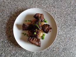 Foie De Veau A La Venesienne Modern Pois Et Pommes De Terre Sauce Citron Au Beurre Gino D Aquino