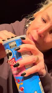 ESCRITO POR @alanviola2023 e repostado por mim: Gerald Thomas. Acho esse  texto genial. Alan Viola ! Trata-se de um cara incrível, um autor  fantástico, irônico, sarcástico e que coloca em dúvida o