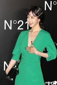 Korean day event is to promote korea to koreans living overseas as well as the importance of koreans living overseas to korea.1. Han Ye Seul Leaves Everyone Breathless With A Sexy Deep V Dress Kissasian