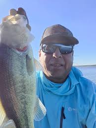 Try this #diy #lure next time you go #fishing 🎣 Today we are tying a small  #spinnerbait from #mustadhooks We used a 1-16th head in orange and yellow  with a gold spinner.