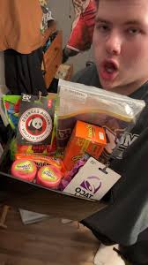 Short break from prom preparations for a visit from two of Holly's favorite  people. Thanks for the laundry bag full of fun, Vavrosky family!