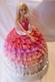 .barbie deluxe küche , kochen gemüse, burger, pommes und backen kuchen aus knete, viel spaß barbie backt muffins, weil sie mit teresa eine wette darüber abgeschlossen hat, dass sie keine. Barbie Torte Cakebee