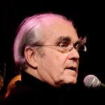 Vic Flick, Guitarist Who Plucked the James Bond Theme, Dies at 87