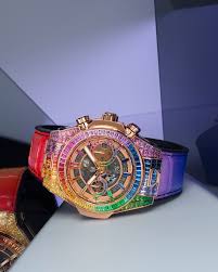 The production of spirit of big bang has brought together the modern aesthetics with watchmaking traditions while keeping the hublot's own stylistic designs therefore, these hublot timepieces are available in various variants which include the titanium, ceramics, king gold, rubber, alligator leather. Hublot Big Bang Unico Full Baguette King Gold Rainbow 290 Gemstones 24 Carats Highly Colourful Watch I Love