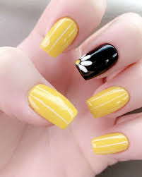 Yellow And Black Acrylic Nail Designs Yellow Daisy Nails Yellow Black Daisy Stripes Summer Nails Naildesigns Cute Cutenails Cutenaildesigns Cutenail Daisy Nails Nails Cute Acrylic Nails