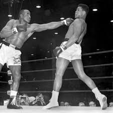 Nico ali walsh pays tribute to his grandfather muhammad ali as he wins his debut professional bout wearing a pair of shorts he had given him. Nachruf Zu Muhammad Ali Der Grosste Mehr Sport