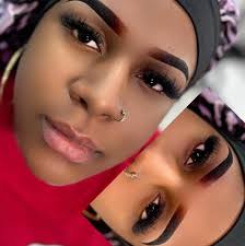 E mới tập gắn mi chùm. Mà cái góc ngay khoé e gắn k đẹp. Vs nhìn ngược từ  dưới lên k đều. Mng chỉ giúp e với. Hình e để tham