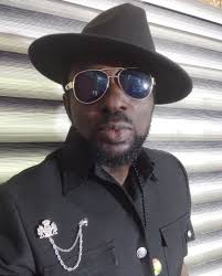 It was a very cold morning in Kaduna and I had to wake up by 7am to meet up  with the programme by 8am Thank you for having me #LibertyFM Part1  #blackfacenija #