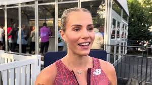 Kim Holloway's Instagram, Twitter & Facebook